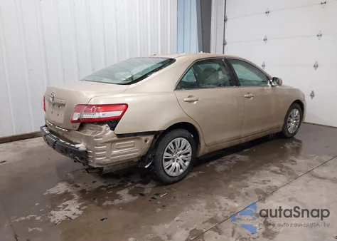2010 Toyota Camry Le z USA, uszkodzony, nr VIN 4T1BF3EK0AU067528